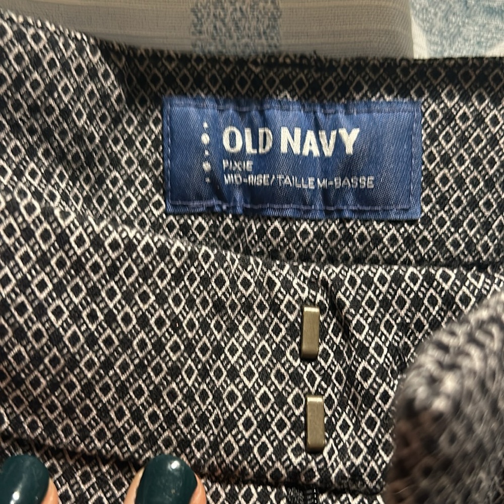 Old navy pixie pants - Picture 4 of 4